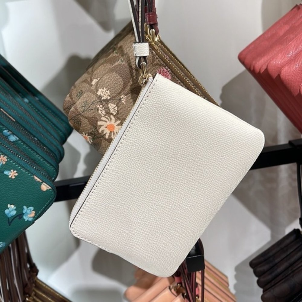 Coach Corner Zip Wristlet Chalk Leather - Picture 4 of 7